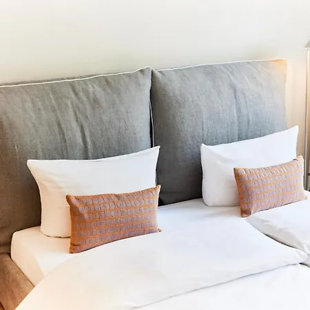 Netzschuppen Nyaraló *